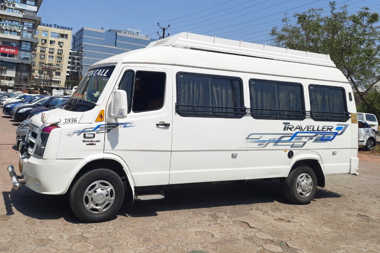 17 Seater Tempo Traveller